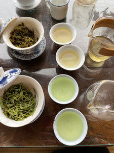 Dégustation comparative Mo Gan Huang Ya Mao cha et thé jaune